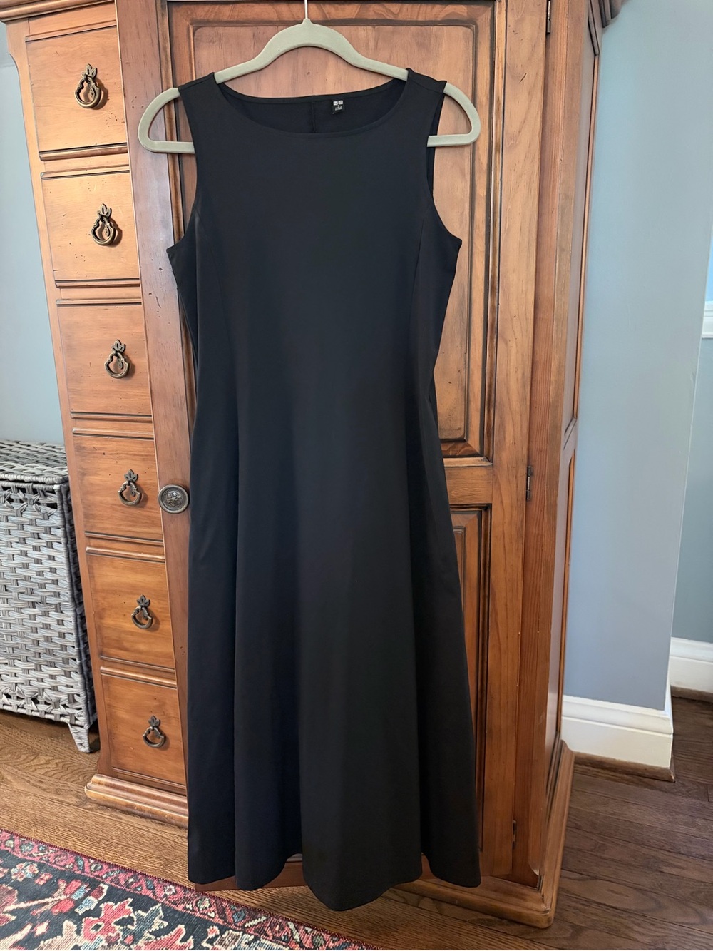 Uniqlo Black Sleeveless Midi A-Line Dress
